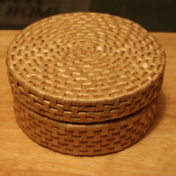 Vintage Rattan Trivet Basket 8 Pc Set - Picture 1 of 4